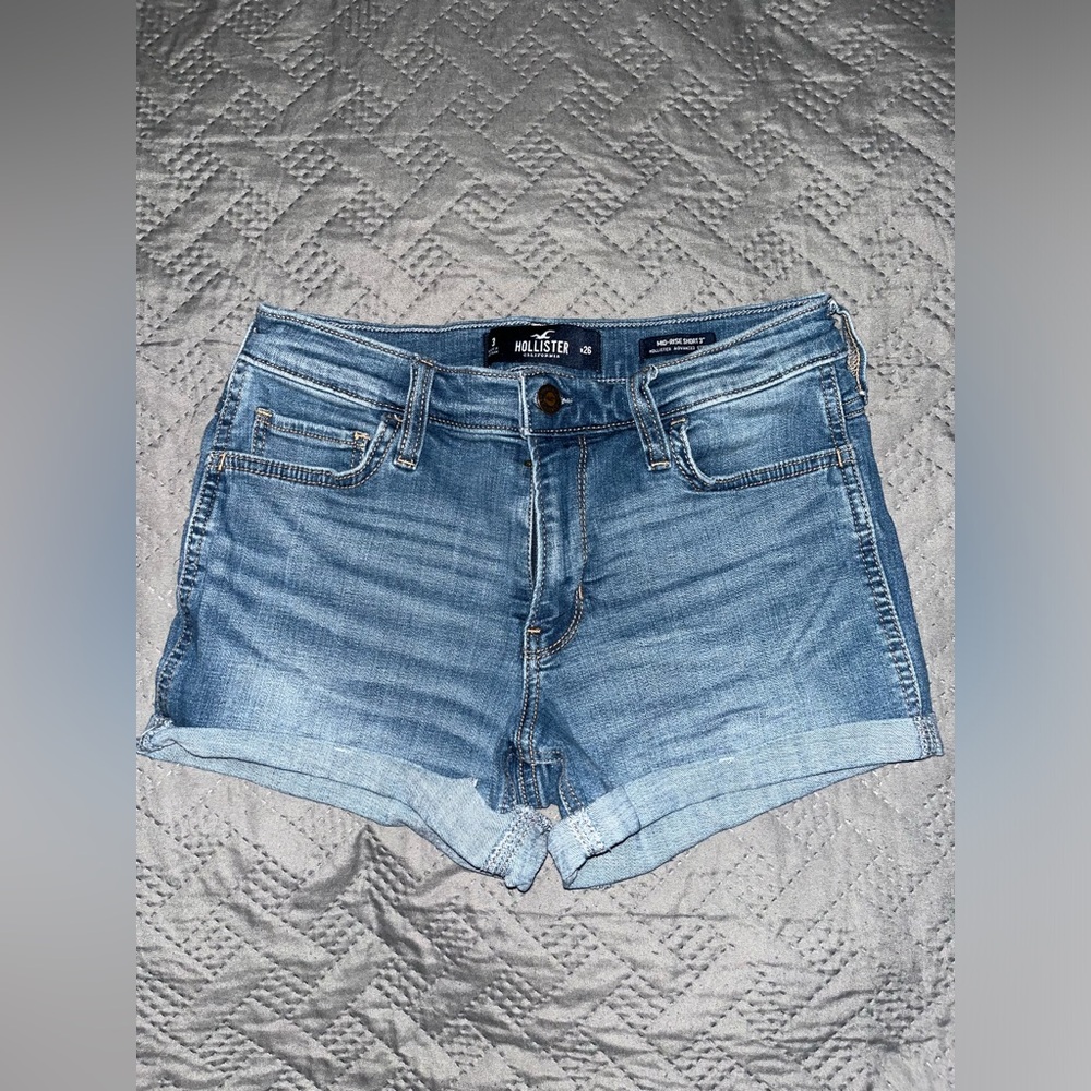 HOLLISTER MID-RISE SHORT 3